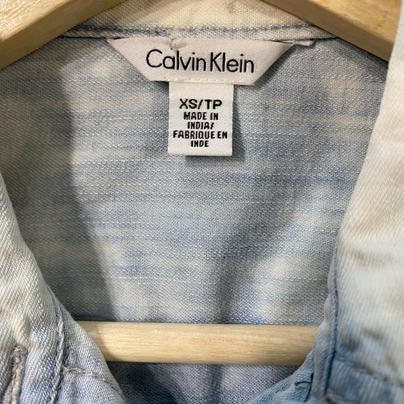 100% cotton Calvin Klein sunbleached denim button down, good condition - Picture 5 of 9